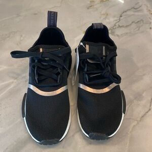 adidas women’s black soft tennis shoes